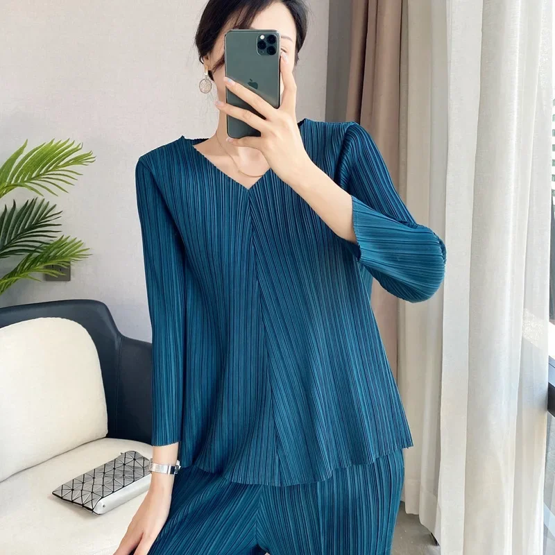 

Pleats Pleated T-shirt 2024 Spring And Summer Premium Sense Of Niche Design Long-sleeved Top V-neck Loose T-shirt Women Clothing