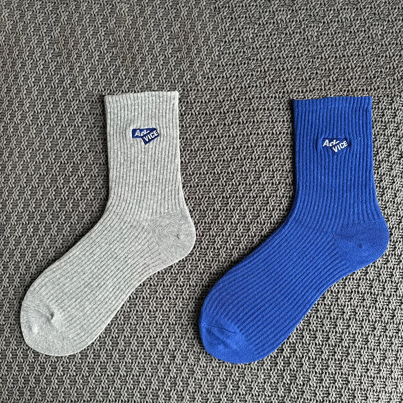 4 Paare/schachtel Mann Socken Geschenk Baumwolle Belüftung Männlich Weiblich Socken Schwarz Ins Brief Stickerei Desodorierung Weiß Sportsocken – Detail 5