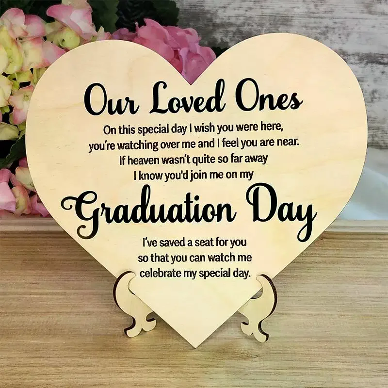 Plaque commémorative en bois avec chaises pour la mémoire de nos proches, idéale pour les cérémonies de remise des diplômes, les mariages ou comme cadeau de condoléances.