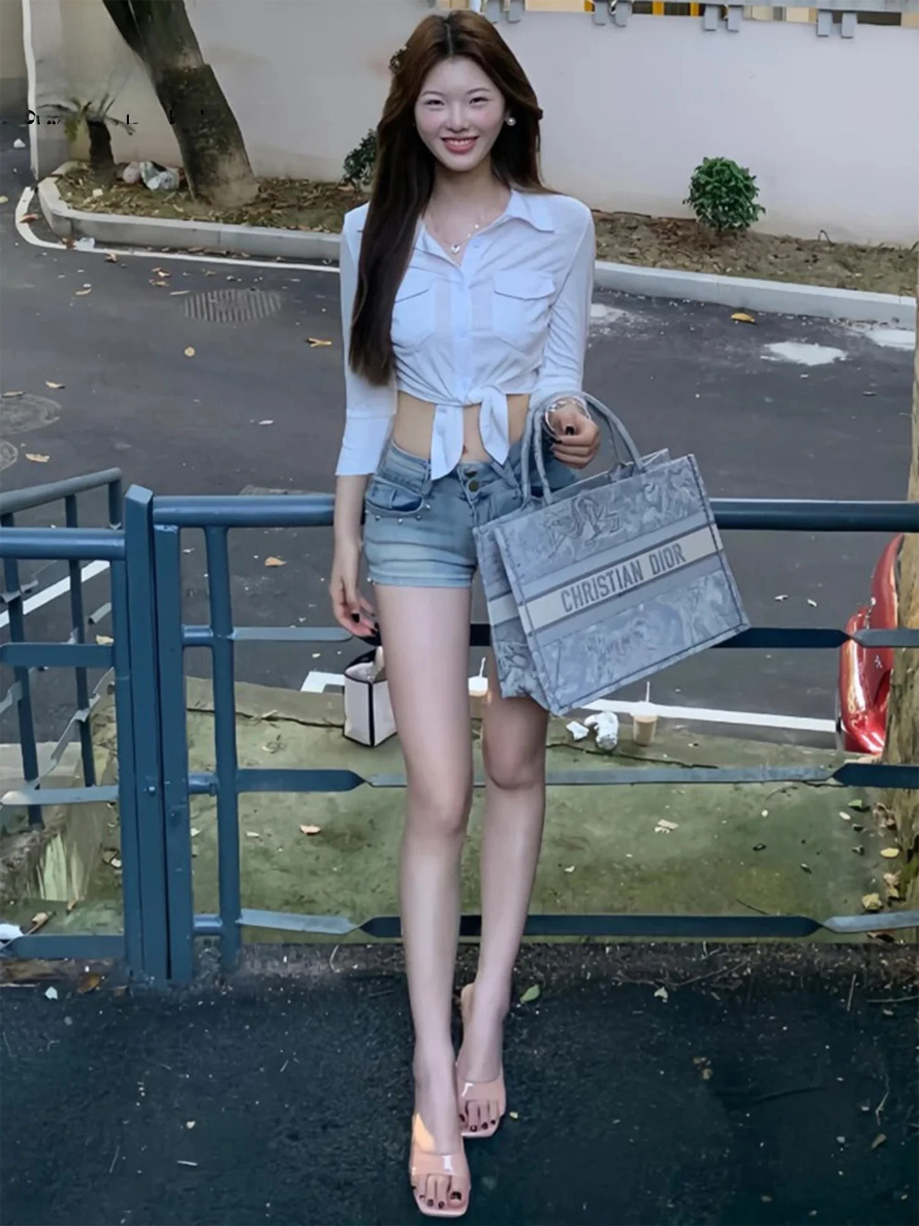 

American Style Low Waist Rivet Denim Shorts Women's Tight Fitting Summer Butt Covering Hot Pants Casual High Waist Button Jeans