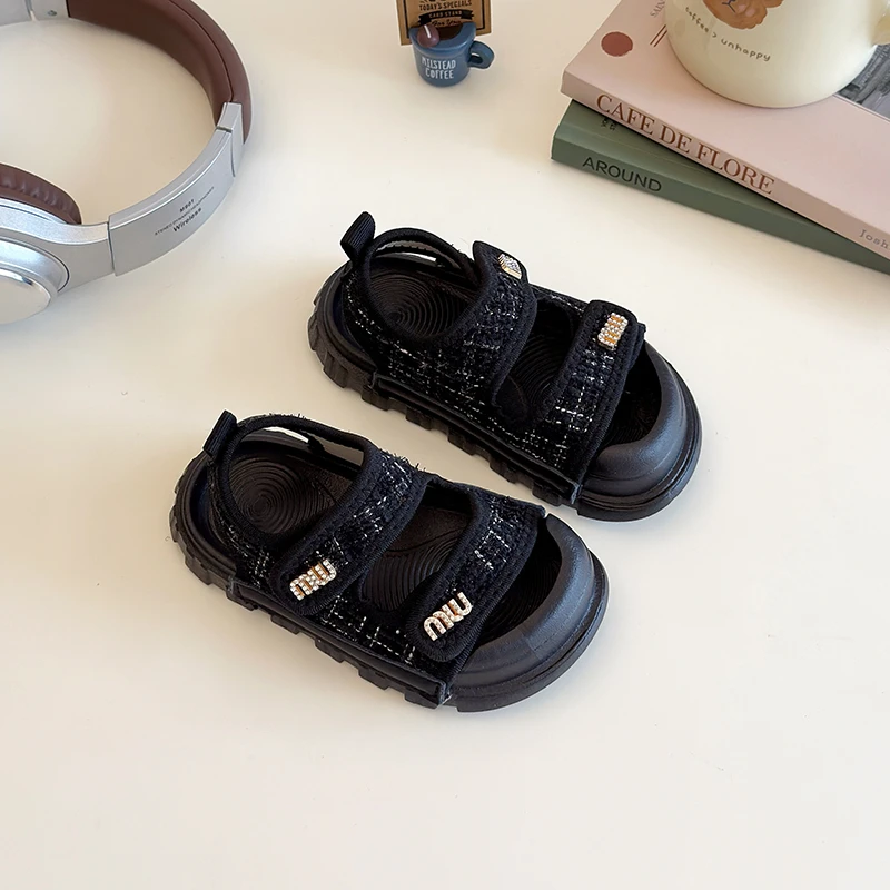 2025 صنادل أطفال أحذية شاطئ صيفية للأطفال الصغار صنادل بناتي صغيرة من حجر الراين موضة أصابع مغطاة مضادة للركلة للفتيات #3