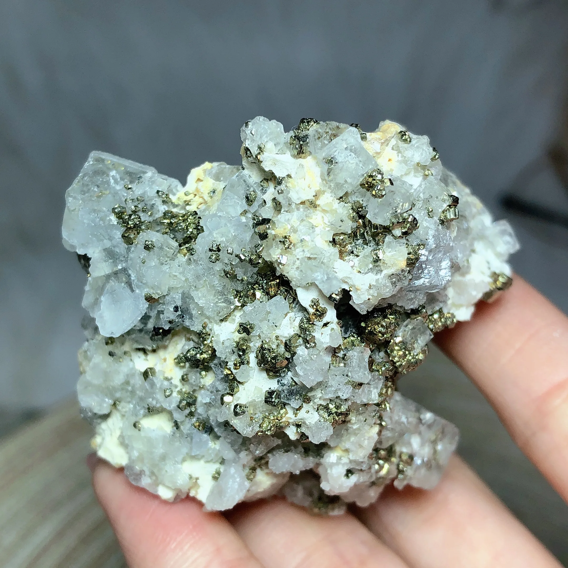 

Natural Crystal Blue Fluorite With Pyrite Specimen Raw Stone Energy Ornament Healing Home Decorations Room Decor Gift