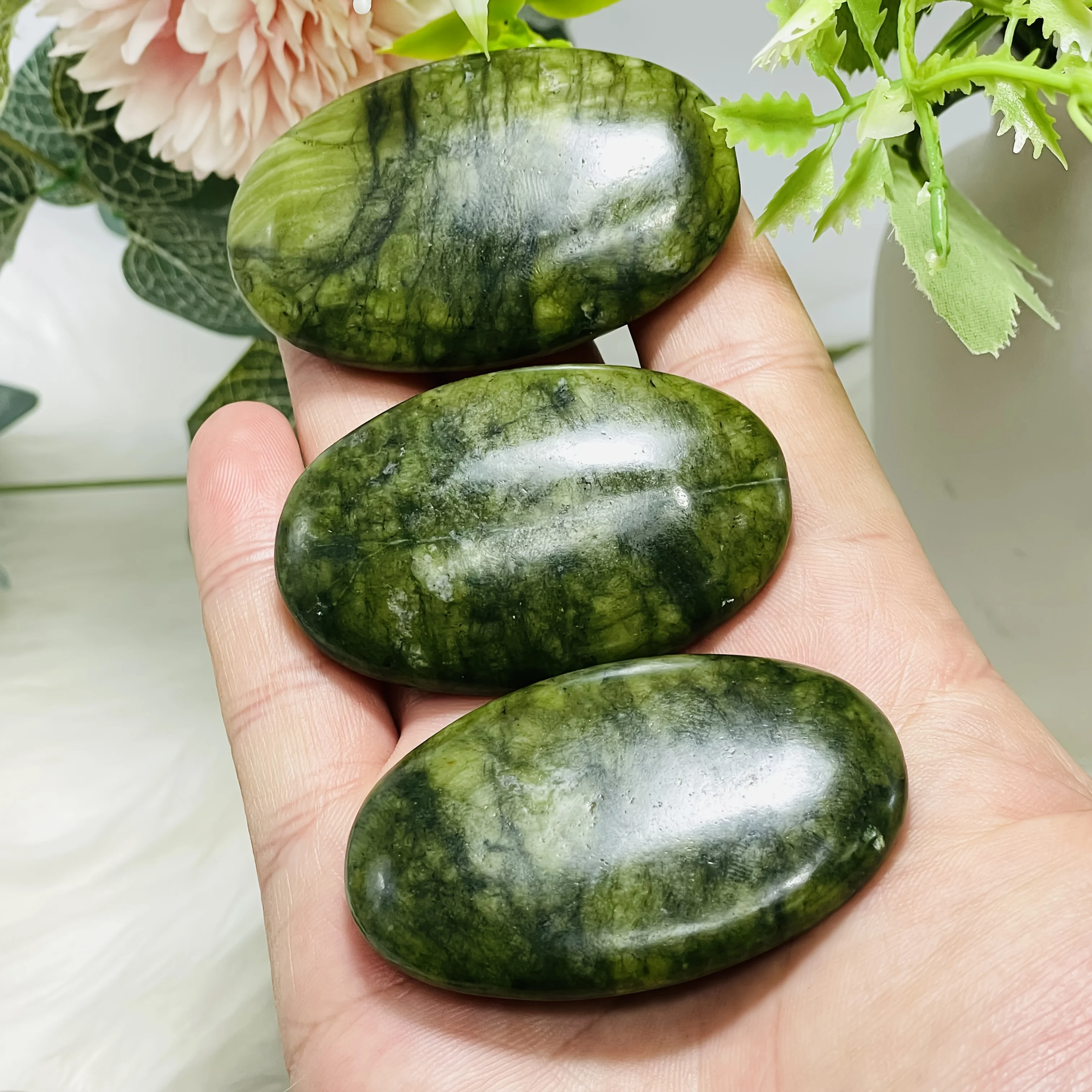 1pc/2pcs Serpentine Natural Stone Crystal Palm Stone, 1.96-2.36'' Green Jasper Oval-Shaped Crystals Home Decoration