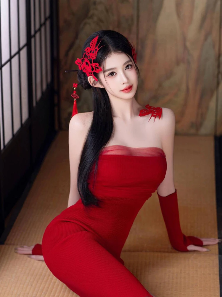 

New 2026 Red Vintage Style Private Studio Photography Artistic Paper Cutting Theme Traditional Chinese Fashion Wome...