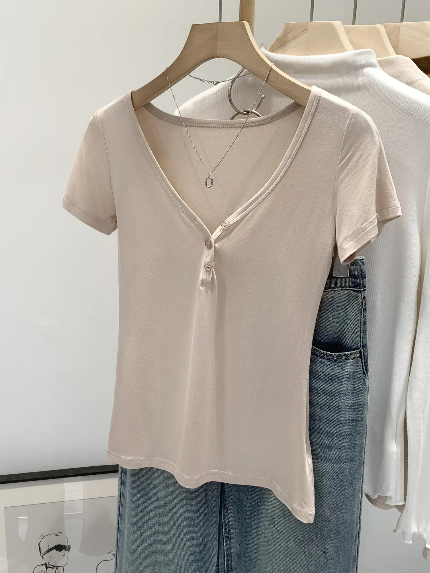 2026 Summer New Style Women's Slim Fit Short Sleeve T-Shirt V-Neck Cleanfit Fashion Trend Shoulder Width Regular Length