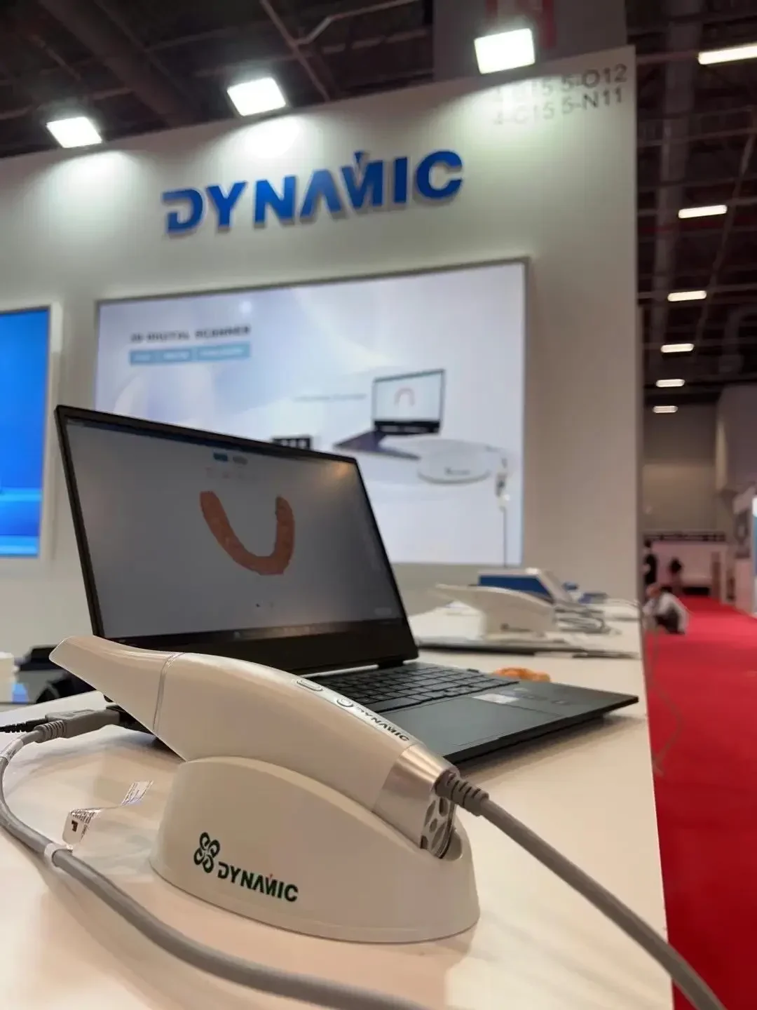 Dynamic DDS300 Digital  Intraoral 3D Scanner Real Color with Scanning Software for  Laboratory Teeth
