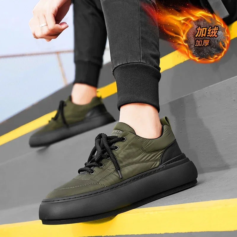 Men\'s trendy casual sneakers Warm fleece lining comfortable and breathable upper Thickened non-slip wear-resistant soles shoes