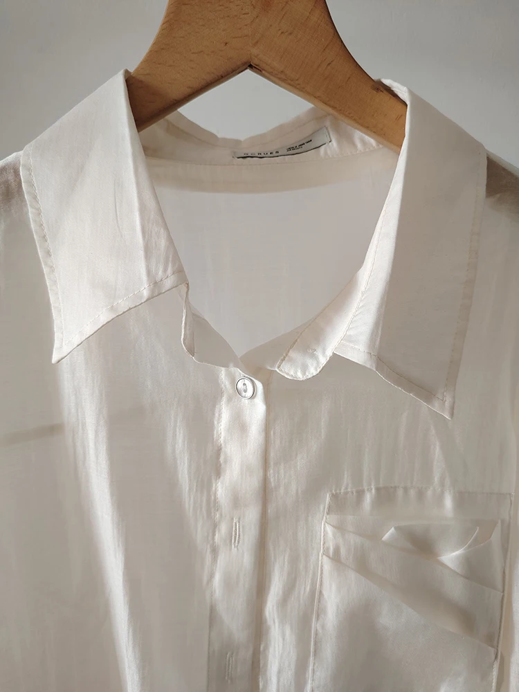 เสื้อเชิ้ตผ้าไลโอเซลล์สีเบจทรงหลวมสไตล์เกาหลีสำหรับผู้หญิง ฤดูร้อน 2025 ป้องกันแสงแดด เสื้อบางเบาสำหรับสุภาพสตรีทันสมัย