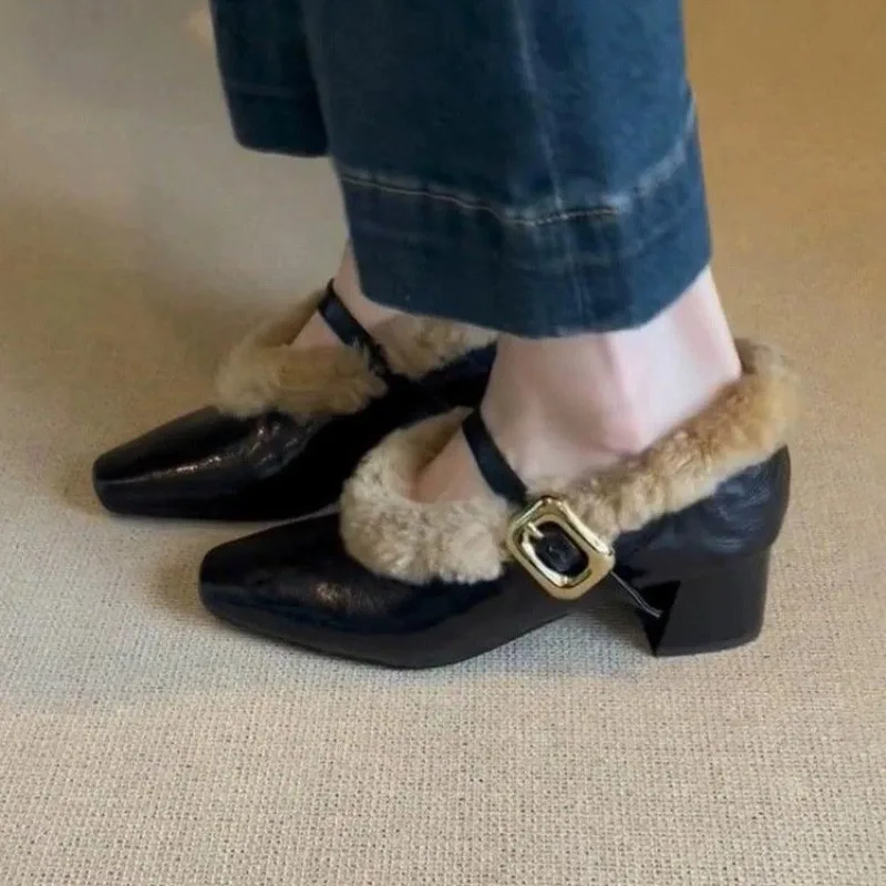 أحذية نسائية بكعب سميك على الطراز الفرنسي مع أحذية جلدية صغيرة من القطيفة ماري جين، أحذية جديدة بمقدمة مربعة للشعر من قطعة واحدة