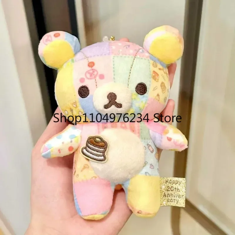 12cm Patchworkowy Limitowany Pluszowy Brelok z Misiem Rilakkuma Kiiroitori, Uroczy Miś Relaksujący, Kreskówkowa Dekoracja, Prezent Świąteczny