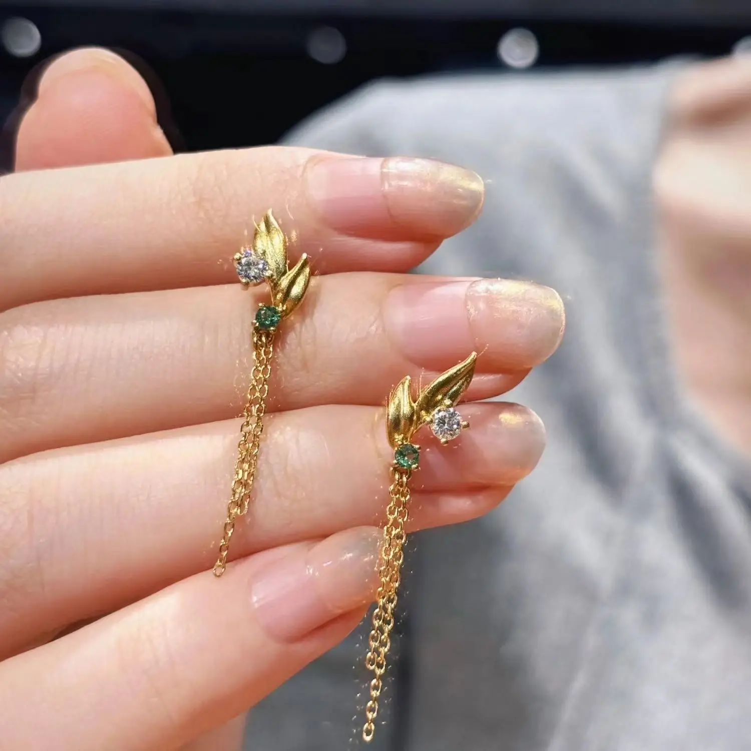 Willow trees dancing in the breeze, retro fringes, diamond-studded accessories, Chinese-style jewelry, ear ornaments 9999gold