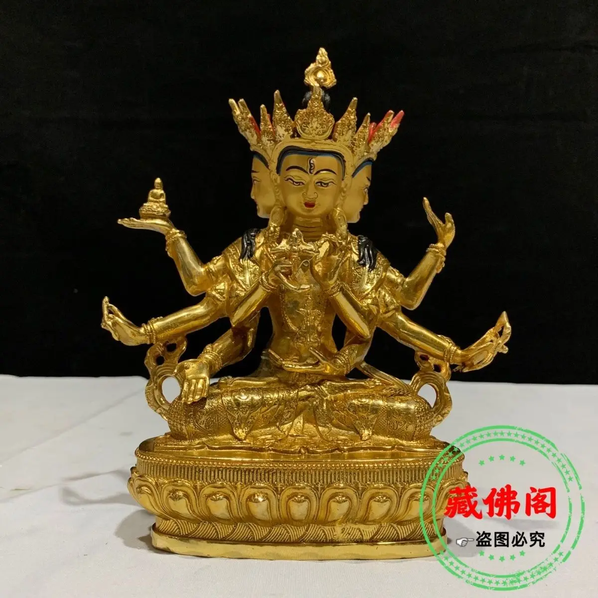 

Seven inch Zunsheng Buddha Mother Pure Copper Precision Craftsmanship Tibetan Gilded Guanyin Center Console Shop Home Decoration