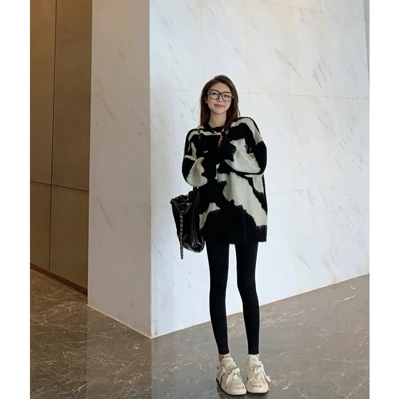 fashionable-lazy-style-high-end-black-white-color-block-knitted-sweater-women's-autumn-new-small-design-trendy-knitwear-top