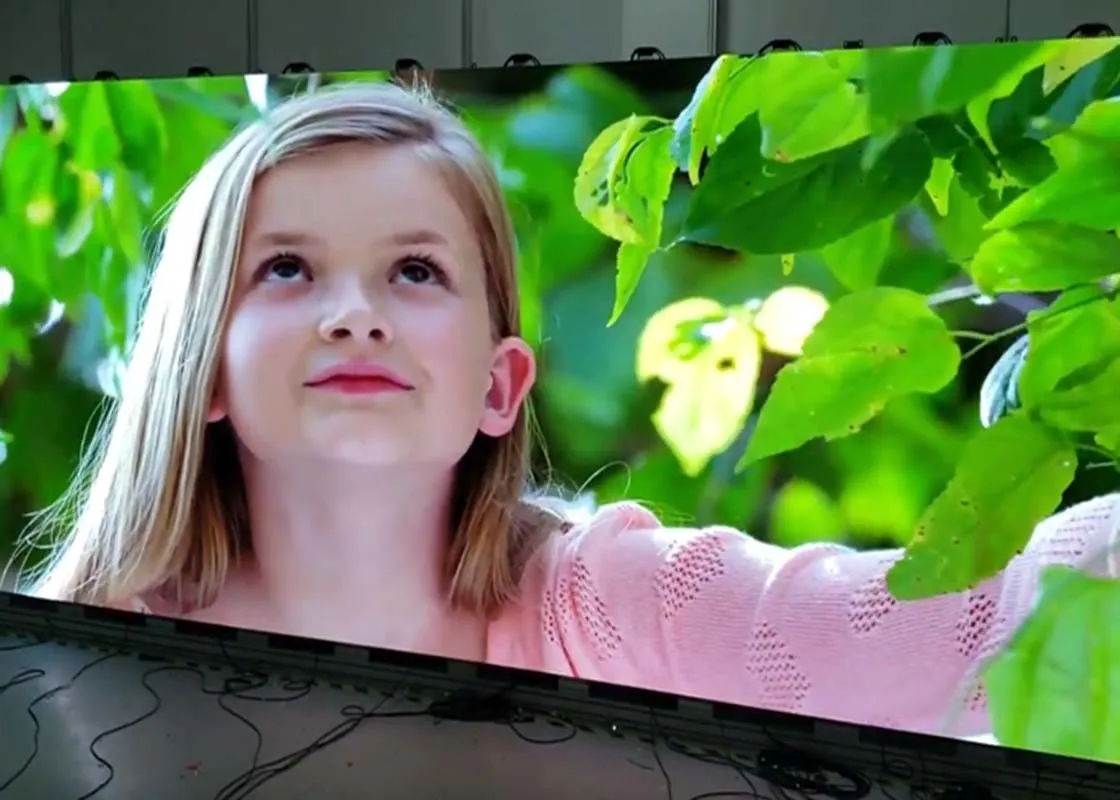 맞춤형 고화질 3840HZ 미니 LED 디스플레이 P0.9 초슬림 디지털 사이니지 비디오 미디어 광고 쇼핑몰