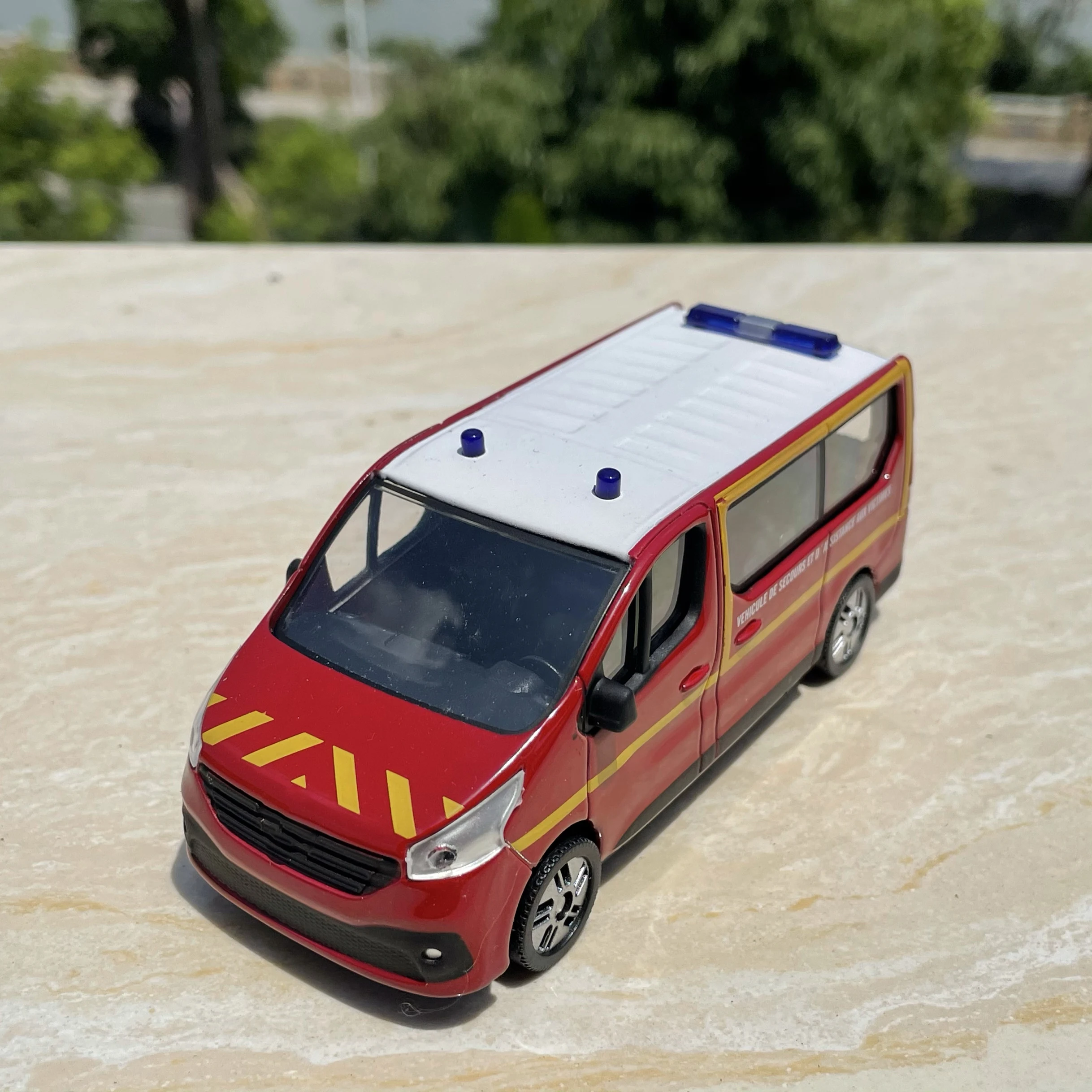 1:43 Scale Diecast Alloy Van Rescue Vehicle Cars Model Classics Nostalgia Adult Collection Toys Souvenir Gifts Static Display