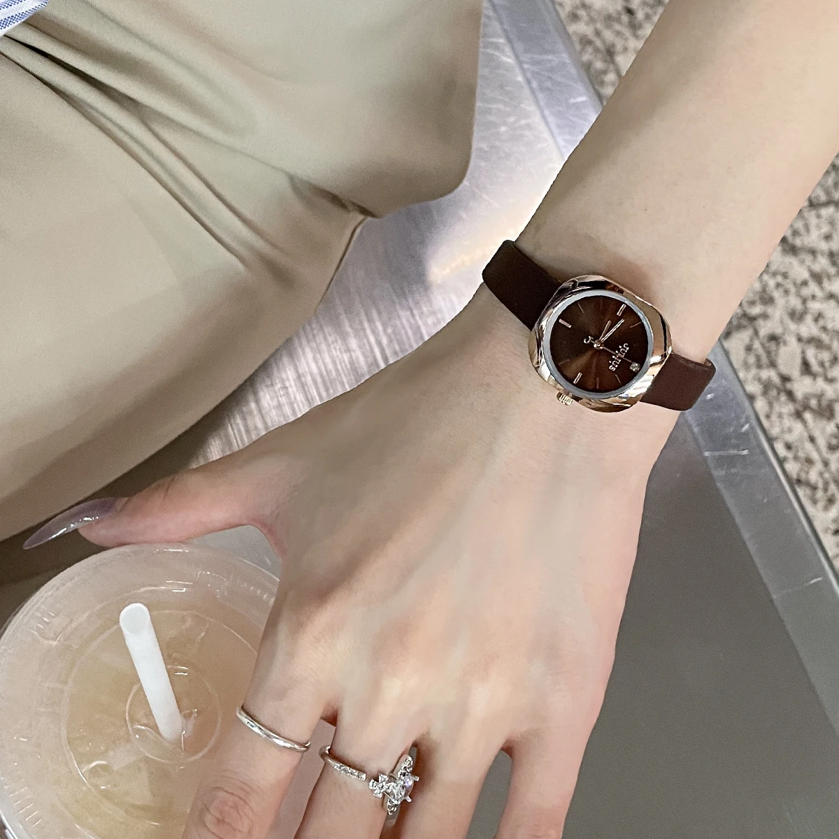

Watch female retro workplace lady small exquisite high value watch