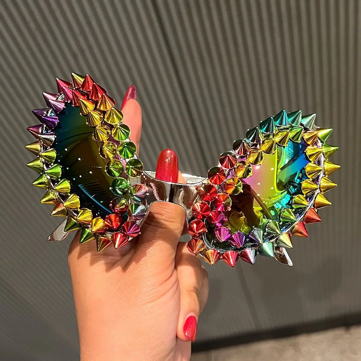 فريدة من نوعها قوس قزح سبايك الغريبة النظارات الشمسية النساء والرجال مضحك مهرجان الكرة نمط نظارات الحفلات نظارات شمسية سلسلة معدنية فاسق ظلال