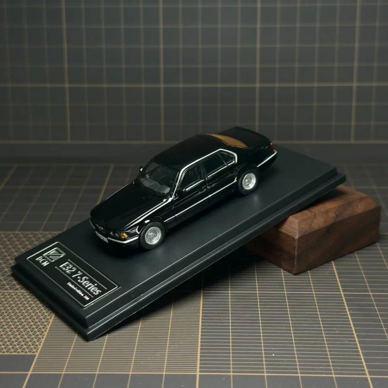 

DCM 1:64 E32 7-Series Black Alloy Car Model - In Stock