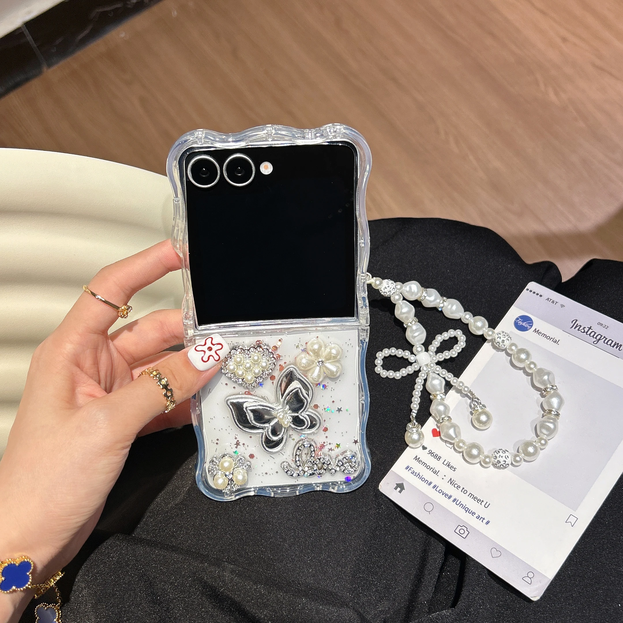 

Back Cover For Samsung Galaxy Z Flip 7 6 5 4 3 Case Gliiter 3D Pearl Love Flower Butterfly Bracelet Wristband Chain Phone Case