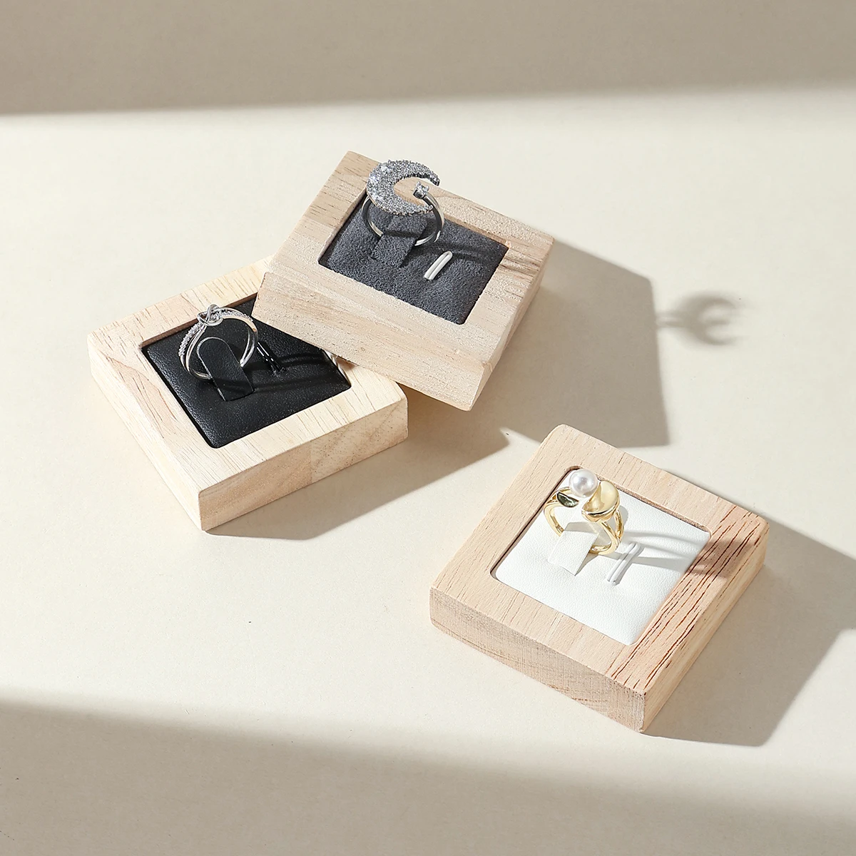 

A minimalist style independent ring display holder, diamond ring, silver ring, paired ring display stand, ring ring ring display