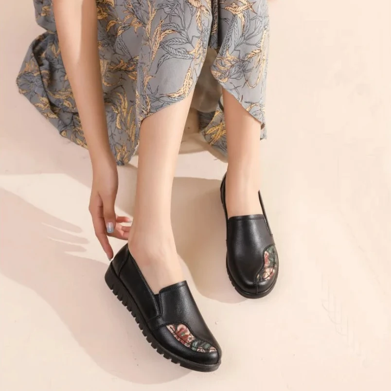 

Удобная прогулочная обувь 2025 года, женские лоферы, балетки для пожилых женщин, мокасины из натуральной кожи, винтажная обувь для мам