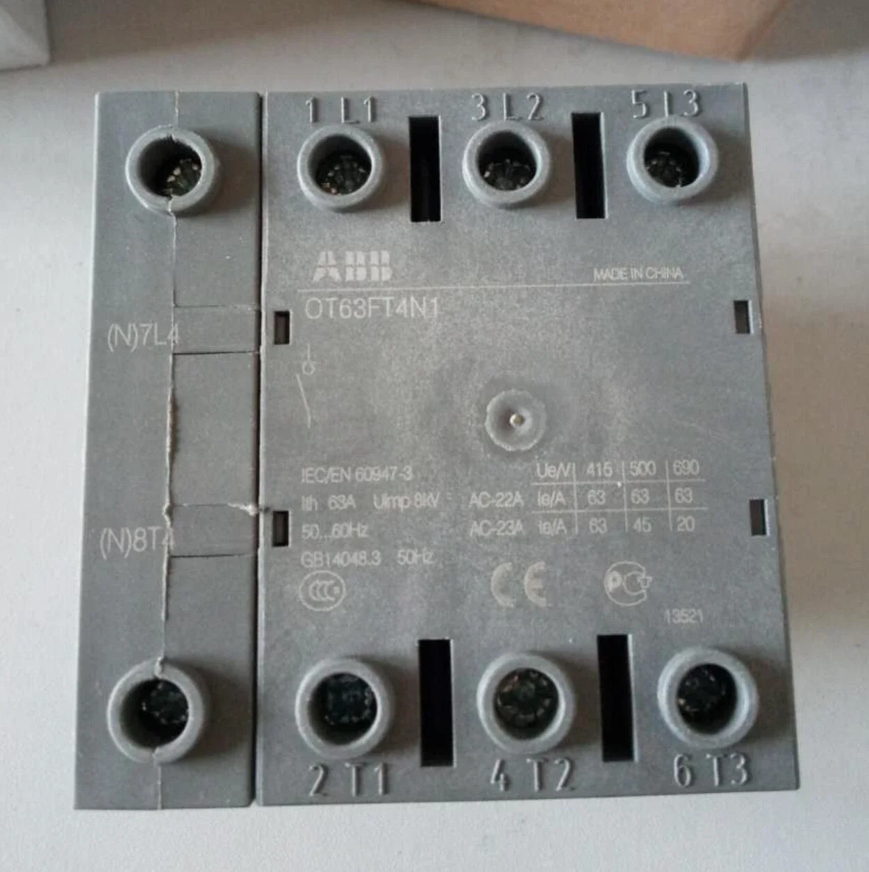 OT63FT4N1 10136482 OT(16-160A) series Switch Disconnector 1SCA105394R1001