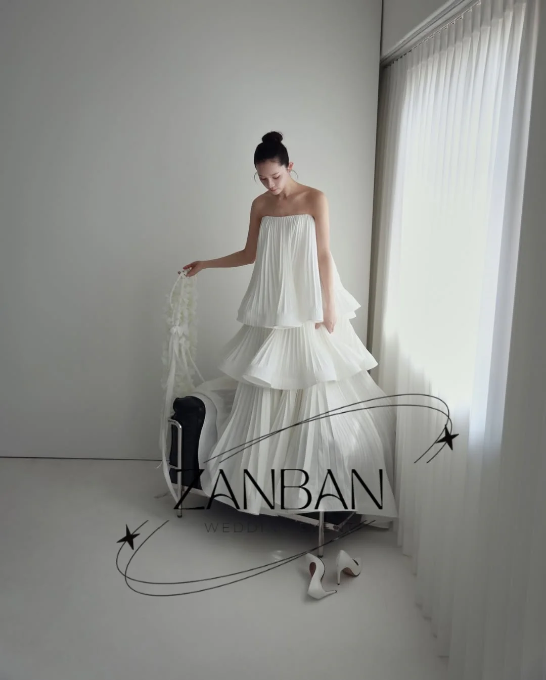 ZanBan Simple Strapless Bridal Gown Sleeveless Tiered Floor Length 2026 Moder Wedding Dress Modern Bridal Gown Korea Photoshoot