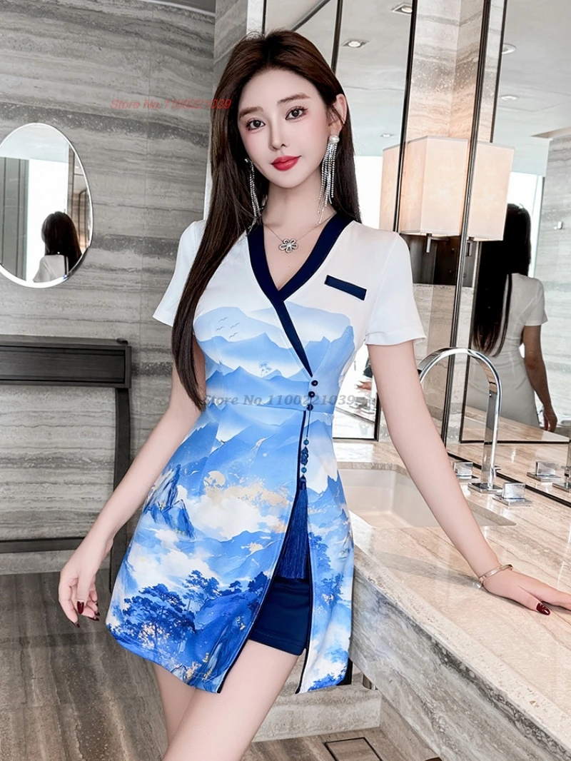 2025 فستان ملهى ليلي صيني شيونغسام فستان تشيباو الوطني المطبوع بالزهور + مجموعة تي شيرتات قصيرة للأطفال فندق سبا فستان العمل زي التجميل