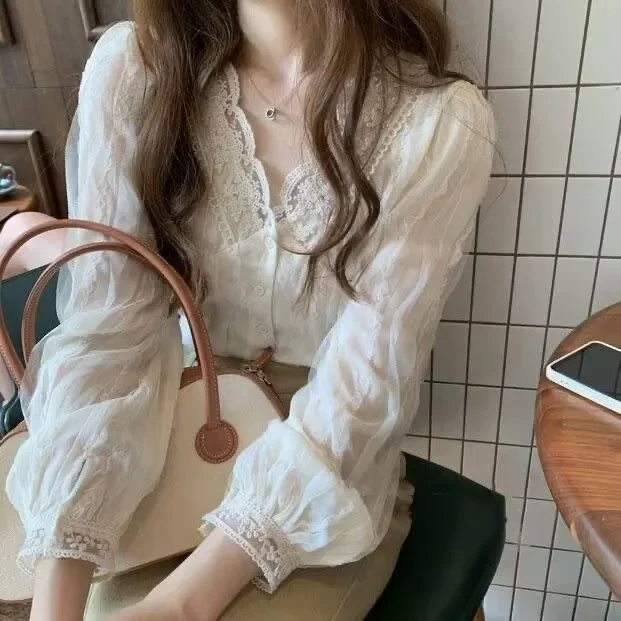 

Korean V-neck Long-sleeved Lace Shirt with Chic Design Fashionable Lazy Style All-match Tops Spring and Autumn Casual Blouse