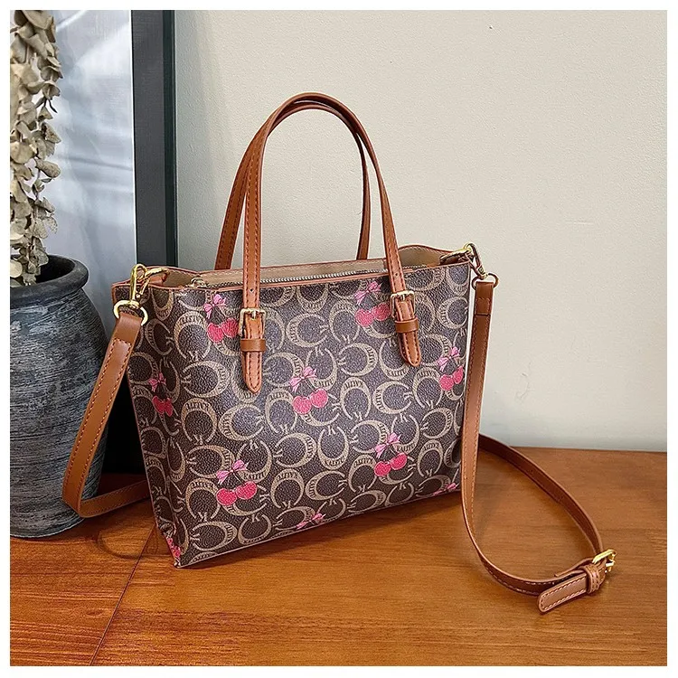 

Chic Women's Handbag From Famous Designer In Soft Leather With Popular Classic Appeal And Comfortable Handle