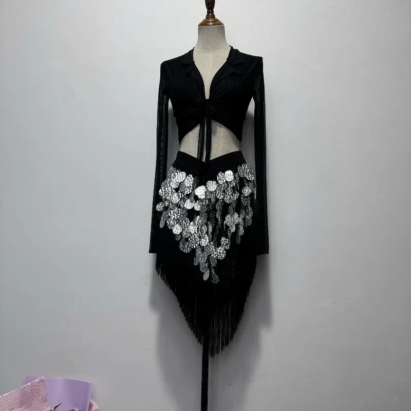 

Индивидуальный тренировочный наряд для танца живота, женский сексуальный топ с лацканами на шнуровке и расклешенными рукавами, юбка с бахромой и блестками, групповой наряд