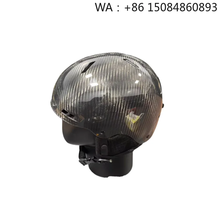 Casco de invierno de fibra de carbono al por mayor, diseño unisex de doble propósito, estructura de seguridad duradera para esquí, patinaje y deportes al aire libre.