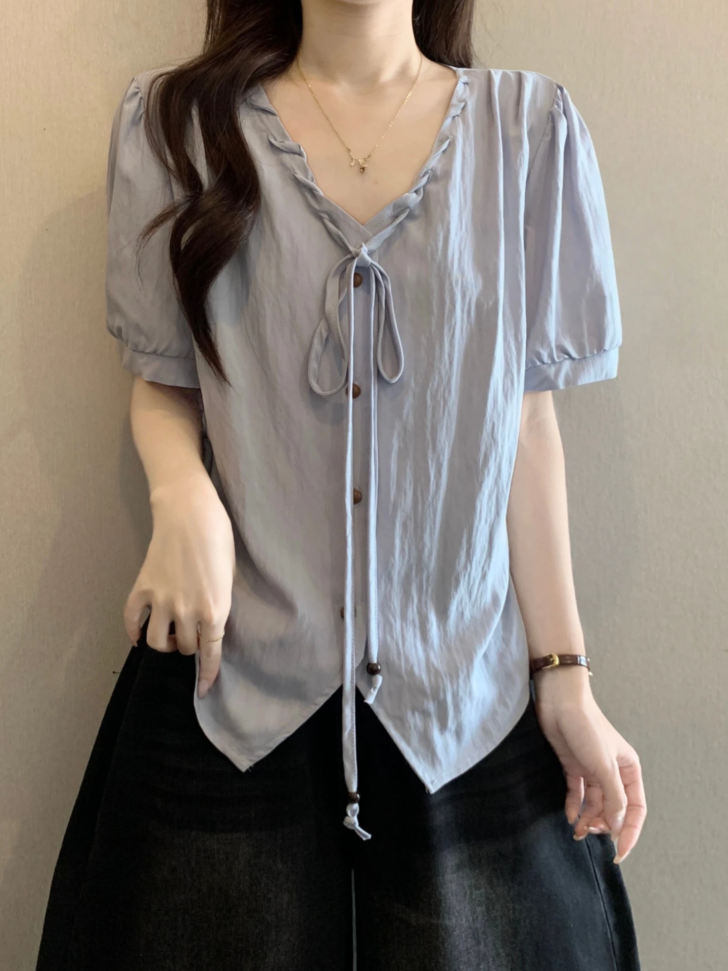 

Slimming V-Neck Short Sleeve Shirt Women's Summer Base Layer Blouse Belted Korean Style Loose Fit Button up Anti-Aging Top