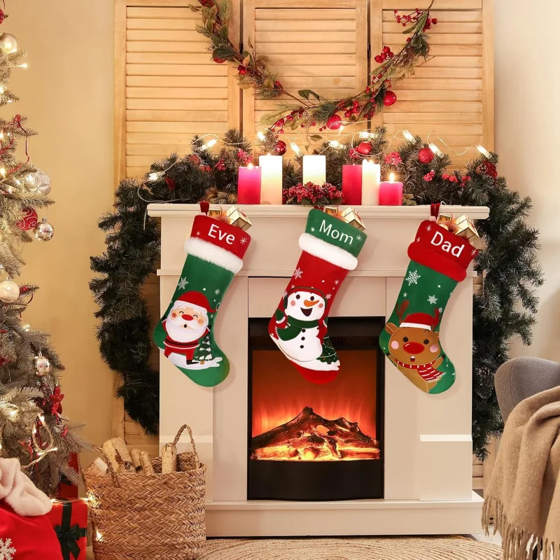 ถุงน่อง ถุงน่องขนาดใหญ่ 18 ชิ้นพร้อมการปักที่สวยงาม สโนว์แมน ซานต้า กวางเรนเดียร์ สีแดงคลาสสิกแบบดั้งเดิม