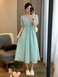 Pea Green Hepburn Style Dress 2024 Summer New French Luxury Retro V-Neck Bubble Sleeve Unique Lace Up Waist Long Dress