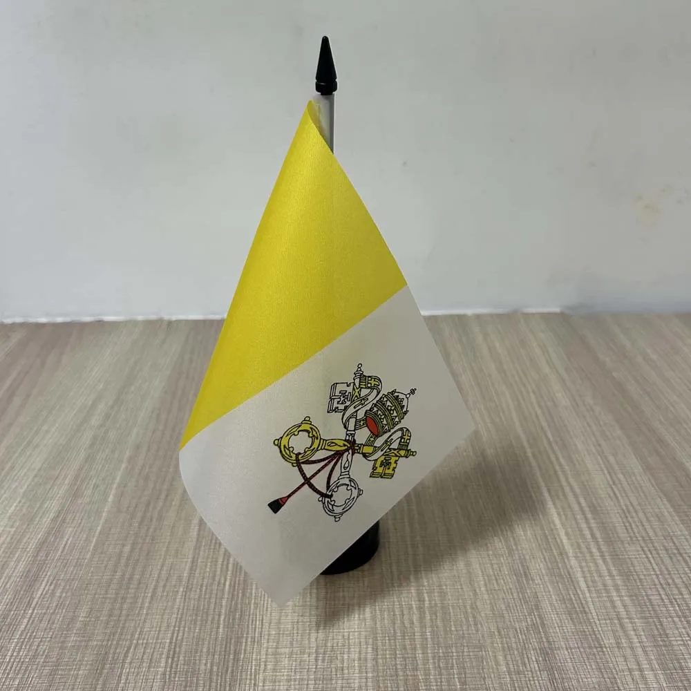 Office Desk Flag of Vatican Flag 14x21cm polyester Desk Ornaments Flags Vatican Country Banner mini Vatican flag for decoration