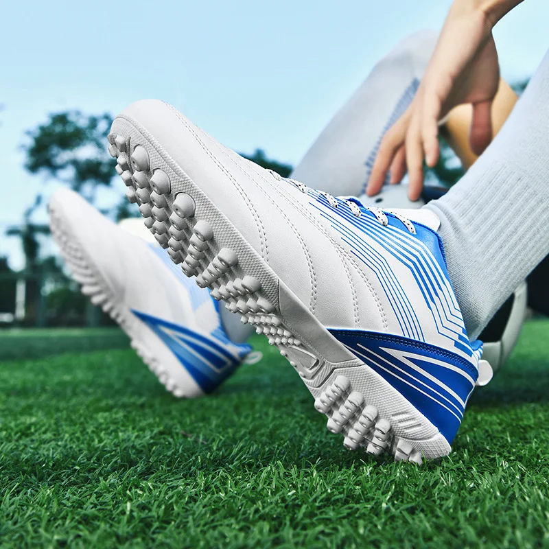 

New Men‘s Football Boots Low Top Soccer Shoes Comfortable Breathable TF Grass Non-Slip Training Sneakers Outdoor Footwears