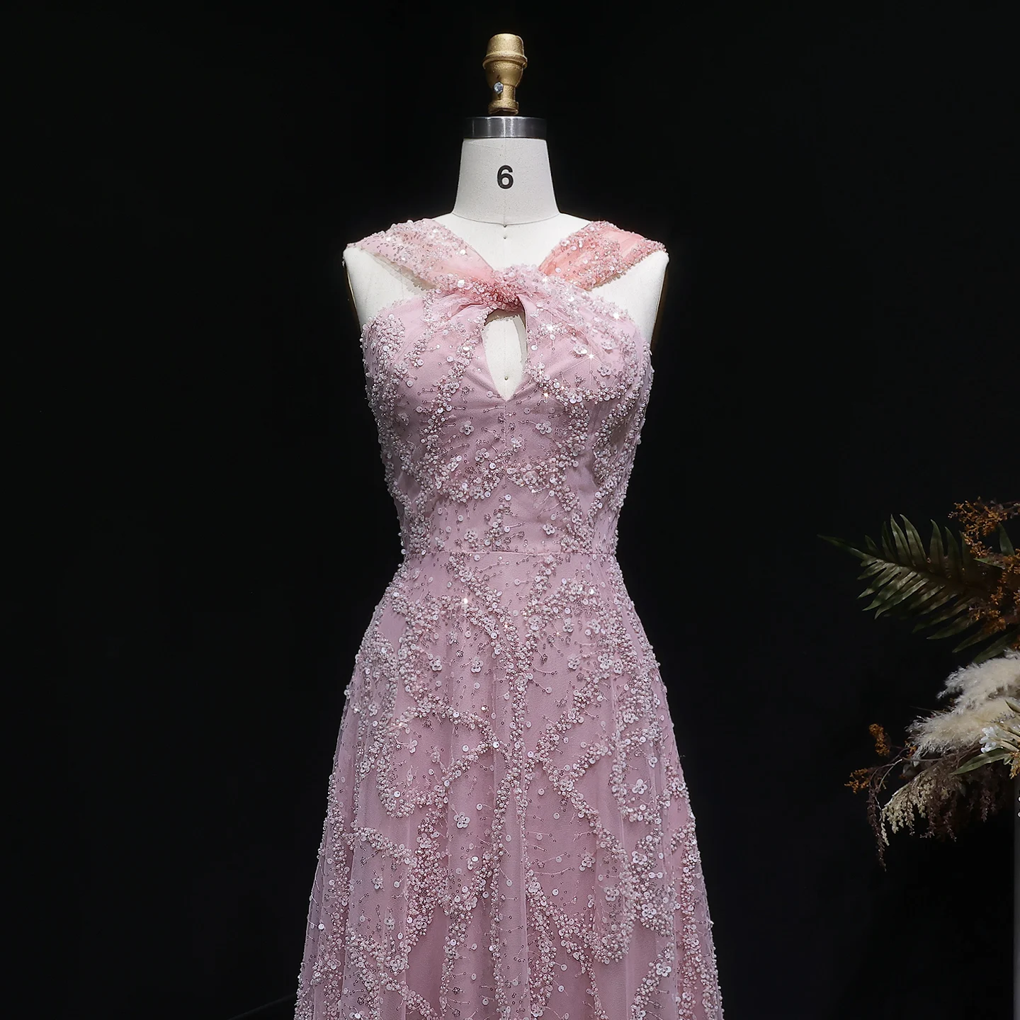 Sharon Said 2026 Neues Abendkleid in Farbverlauf Rosa mit Perlen, gedrehtem Neckholder, A-Linie, Dubai Arabisches Damen-Abendkleid SS709 Maßanfertigung – Detail 5