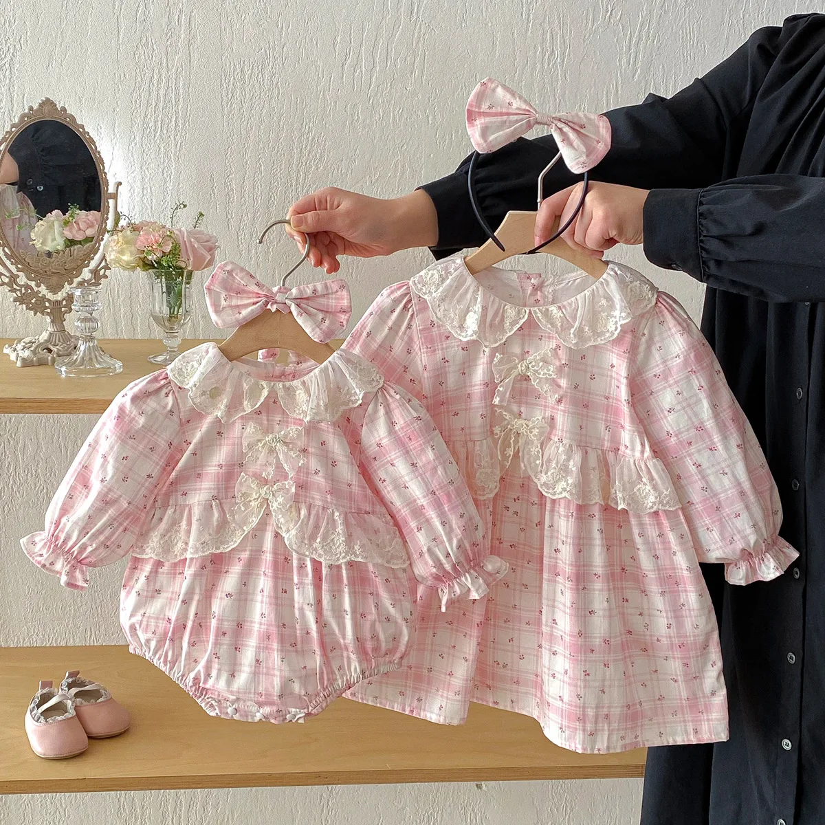 

Baby Girl Matching Outfits Lace Trim Sweet Romper & Dress Set Cute Princess Style Twin Sisters Outfit for Newborn Daily Wear