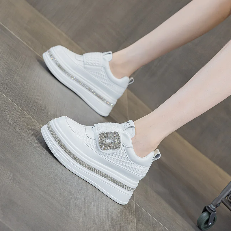 Board shoes 2026 Spring and Autumn white shoes women's sports and leisure round toe sponge cake thick soled women's shoes