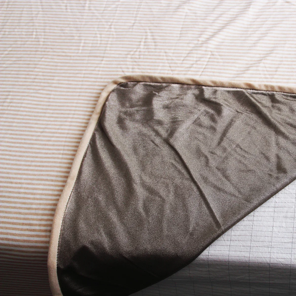 EMF Protection Silver Fiber Lining Blanket Antibacterial 5G Signal Block RFID/EMI/RF Radiation Shielding Thermal Cover Earthing