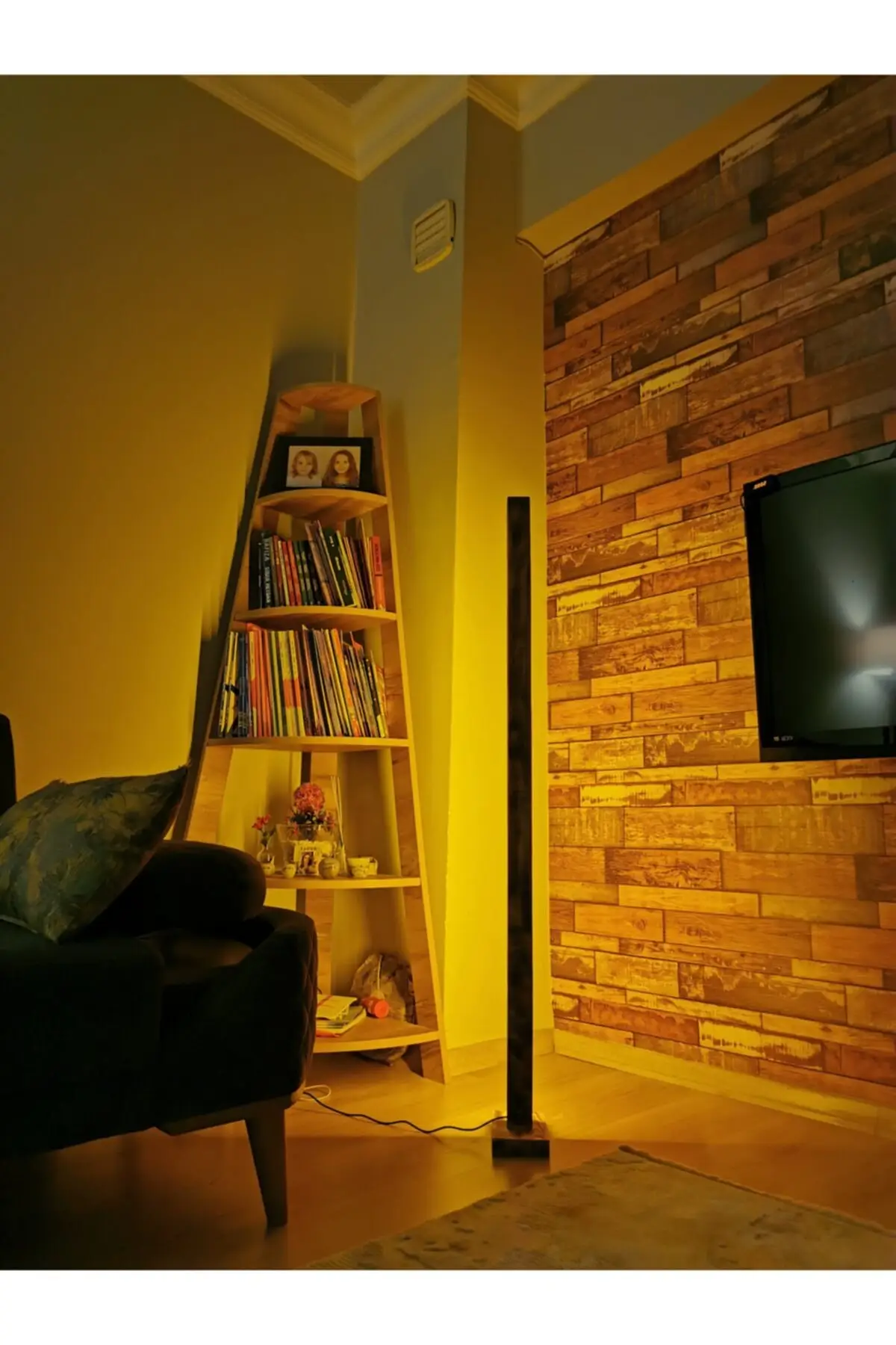 Lámpara de pie de madera de neón