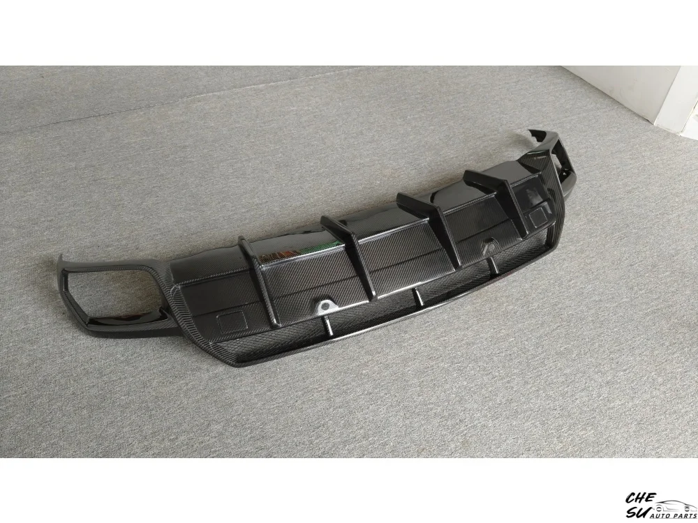 Customized Lightweight Rear Bumper Lip Car Kit for Lamborghini URUS S Upgraded 1016 Style Carbon Fiber Rear Diffuser Body Kit