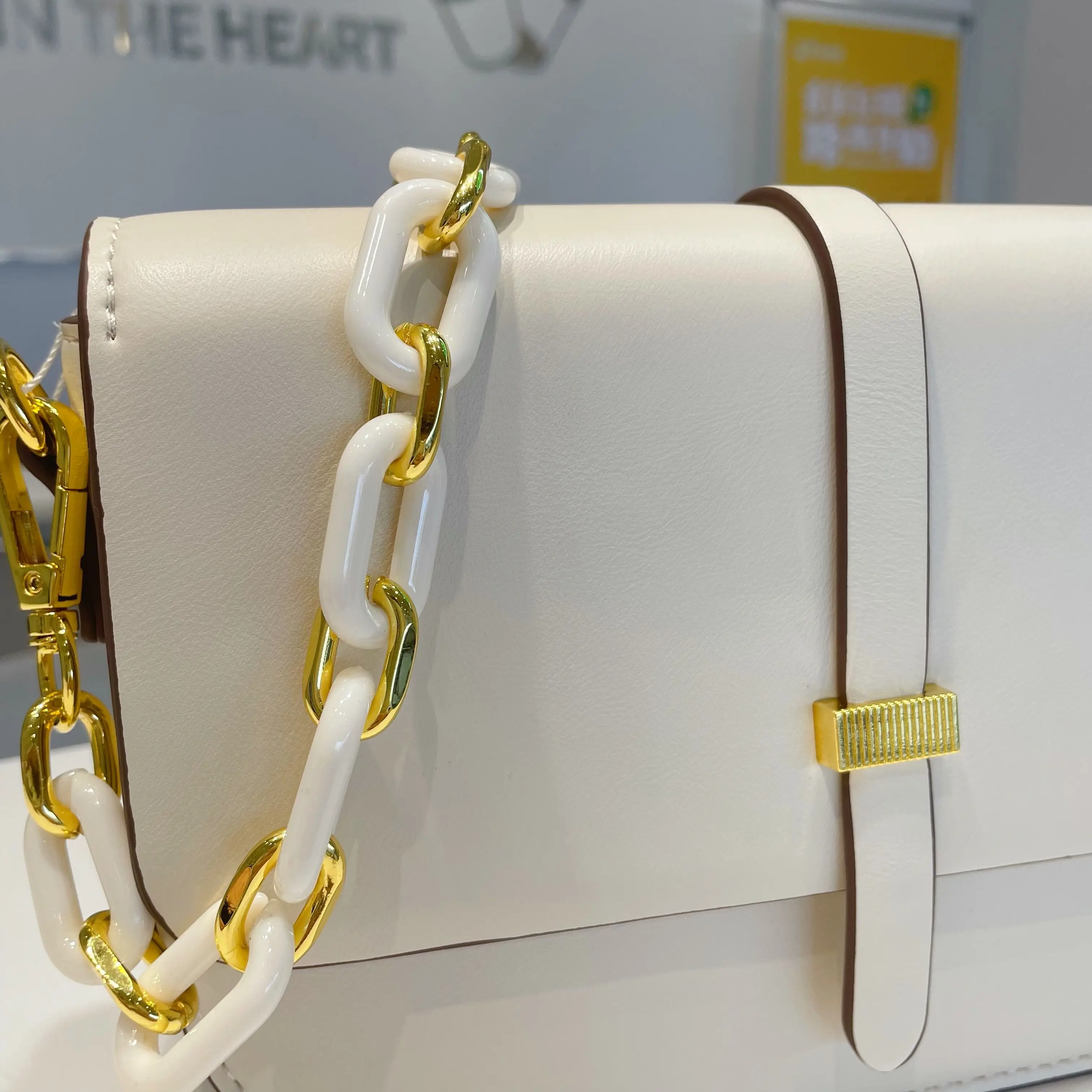 حقيبة يد كروس فاخرة مستوحاة من أزياء باريس مع جلد أنيق وسعة كبيرة للنساء