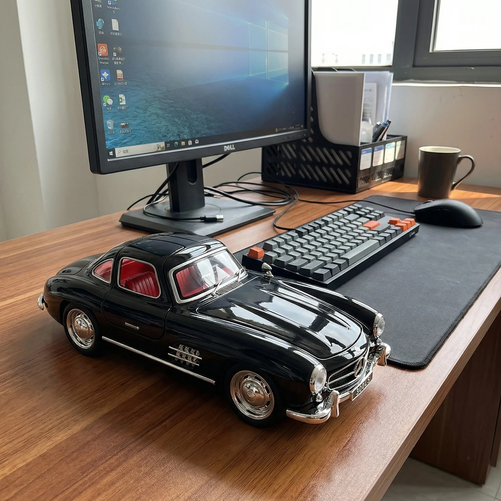 

Масштабная модель 1:32 Mercedes-Benz 300SL: Классический спортивный гоночный автомобиль из литого сплава, коллекционная настольная фигурка, модный сувенир, коллекция для хобби
