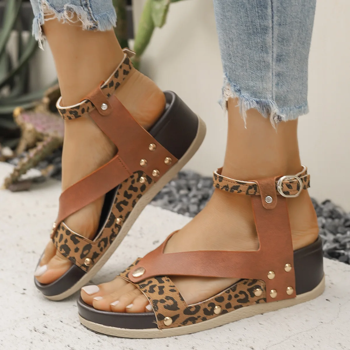 

Women's Sandals Retro Rivet Casual Sandals Fashion Leopard Print Design Women Sandals Wedge Heel Platform Sandal Sandalias Mujer