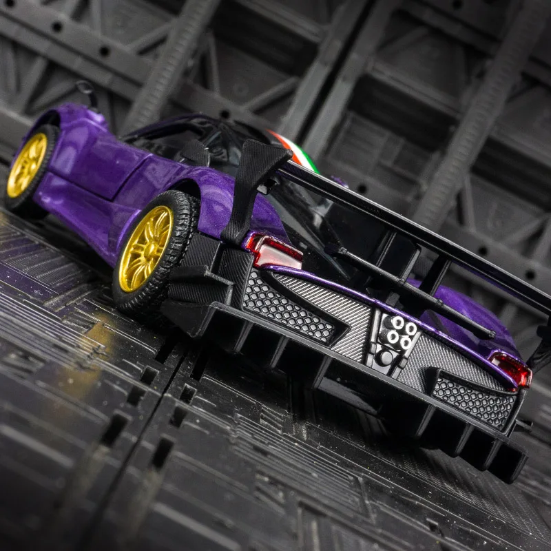 CCA 1: 31 Simulation Pagani Wind Child Alloy Car Model, Doors Can Open, Sound and Light Return Power Sports Car Gift