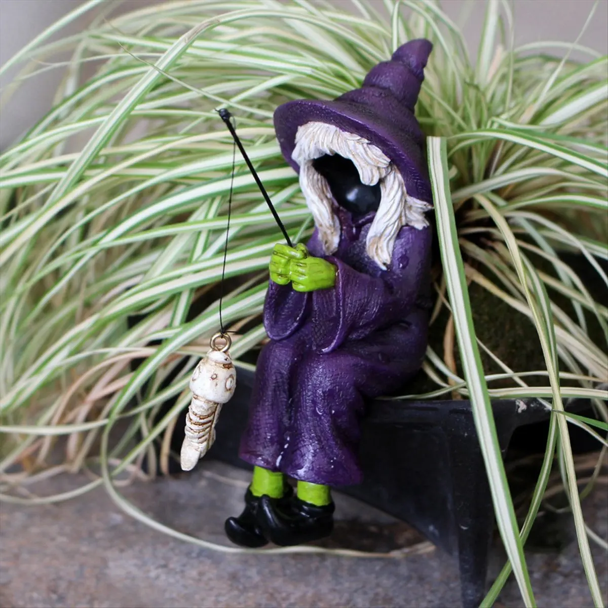 B17C Fishing Witch Resin Crafts Ornaments Halloween Decorations Aquarium Flower Pot Decoration