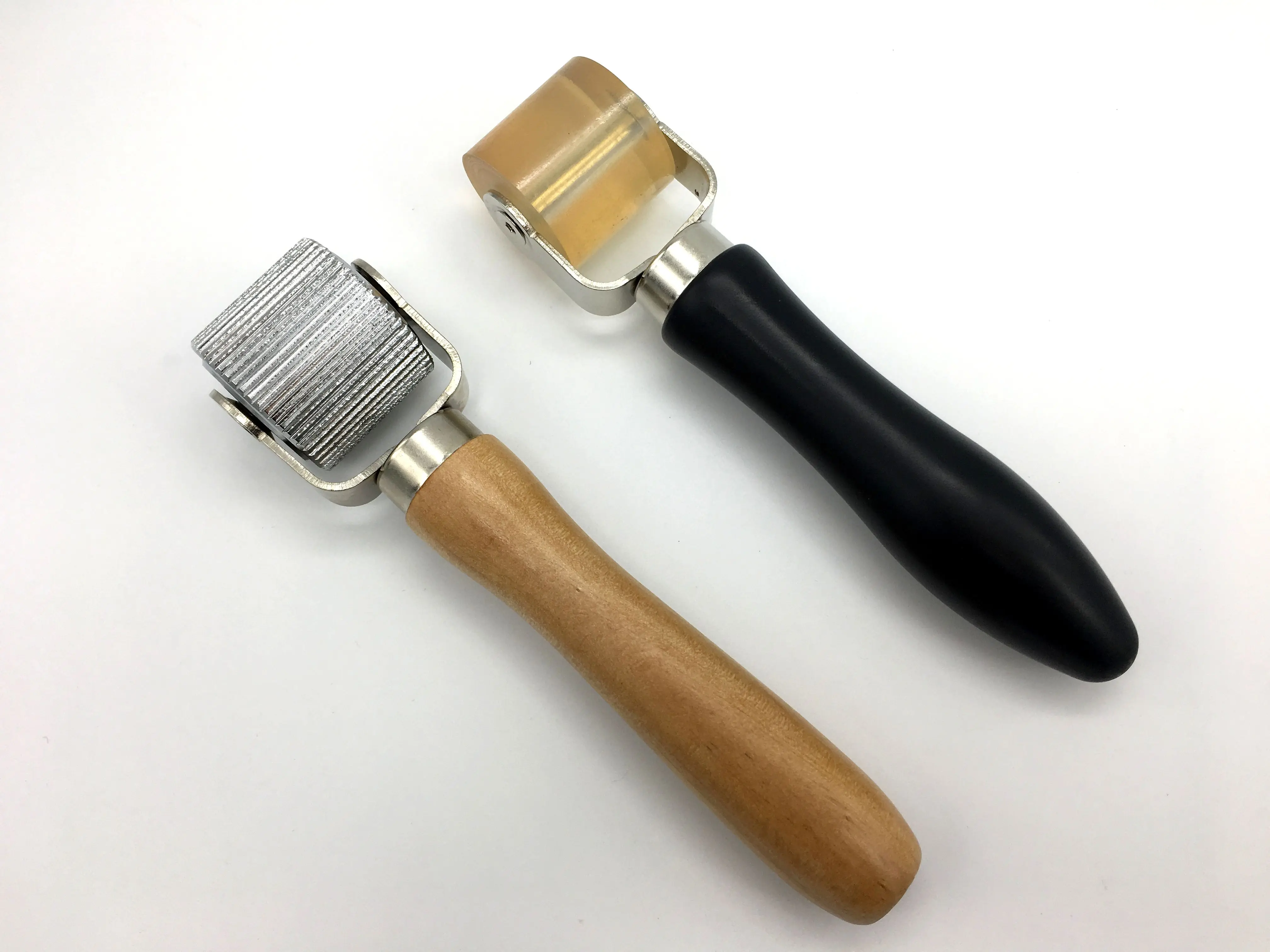 Koło samochodowe dźwiękoszczelne narzędzie z wałkiem bawełnianym