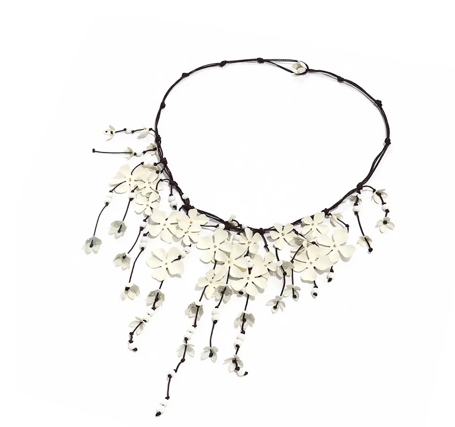 Europe and the United States big luxury flower waterfall long tassel dinner catwalk temperament necklace clavicle chain.